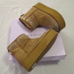TAN MULTI SPARKLE BOOTIES SZ 7 – NWT